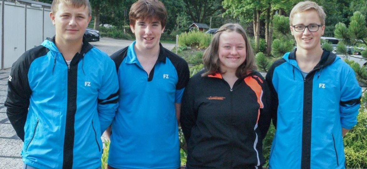 Jonah Schulz, Tobias Peter, Josephine Dau und Enrico Jakobi absolvierten die 8-tägige Ausbildung zum Junior-Trainer in der Sportakademie in Clausthal-Zellerfeld.